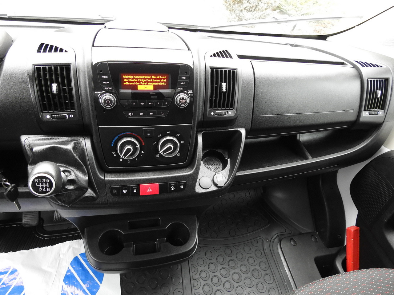 Furgons ar slēgtā virsbūve PEUGEOT BOXER BOX LIFT 8 PALLETS CRUISE CONTROL AIR CONDITIONING  140HP: foto 30