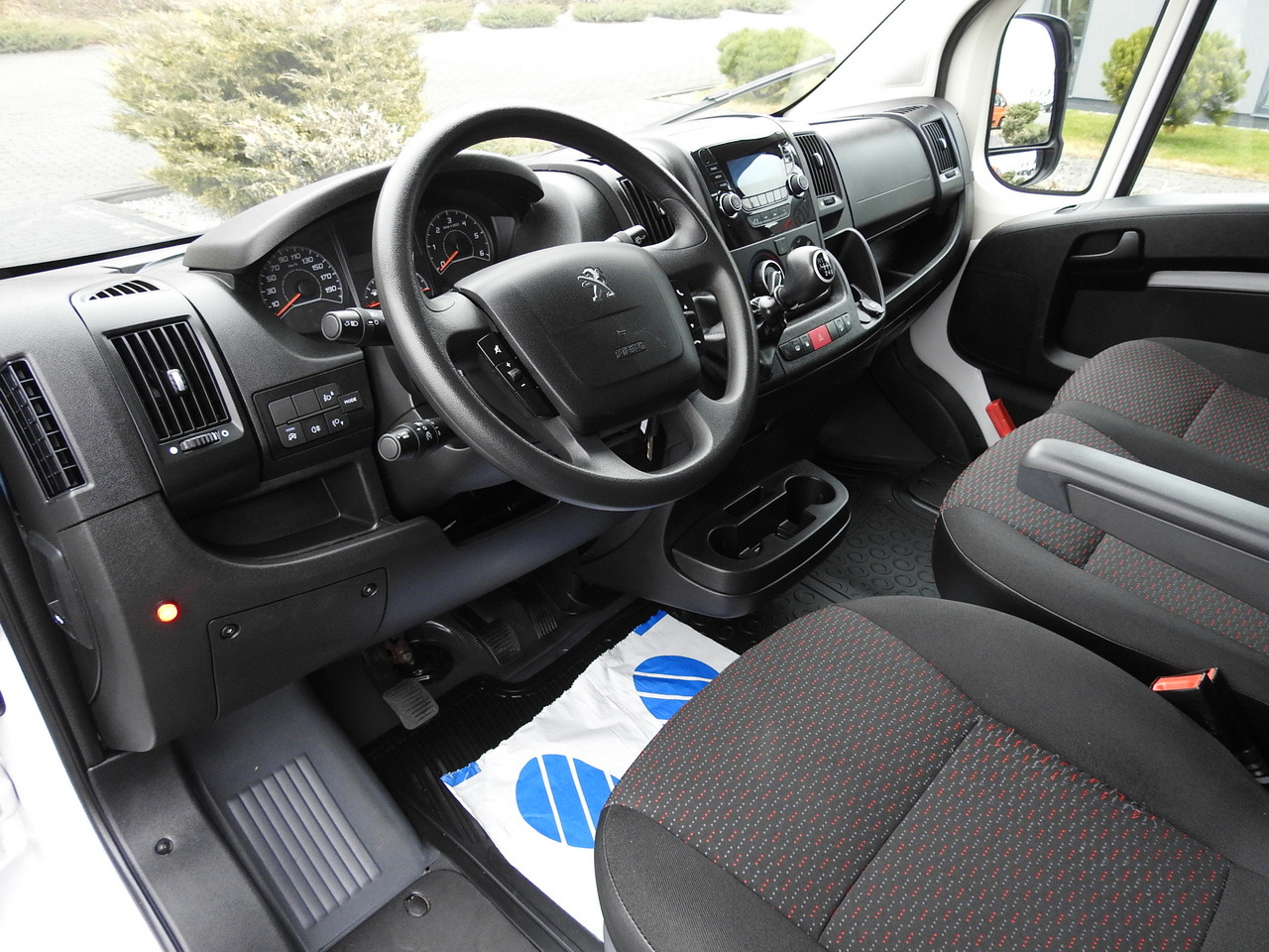 PEUGEOT BOXER BOX LIFT 8 PALLETS CRUISE CONTROL AIR CONDITIONING 140HP - Furgons ar slēgtā virsbūve: foto 2 PEUGEOT BOXER BOX LIFT 8 PALLETS CRUISE CONTROL AIR CONDITIONING 140HP - Furgons ar slēgtā virsbūve: foto 2