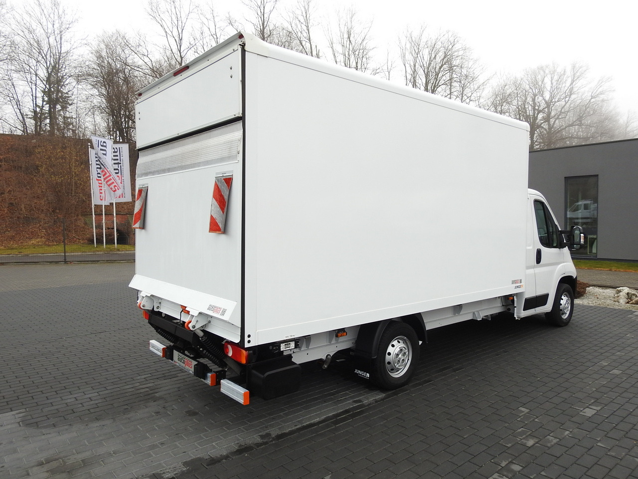 PEUGEOT BOXER BOX LIFT 8 PALLETS CRUISE CONTROL AIR CONDITIONING 140HP - Furgons ar slēgtā virsbūve: foto 3 PEUGEOT BOXER BOX LIFT 8 PALLETS CRUISE CONTROL AIR CONDITIONING 140HP - Furgons ar slēgtā virsbūve: foto 3