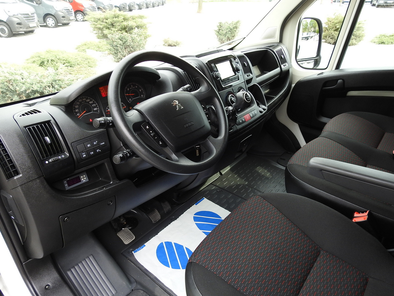 PEUGEOT BOXER REFRIGERATOR VAN 0*C CRUISE CONTROL NAVIGATION AIR CONDITIONING 135HP - Komercauto refrižerators: foto 2 PEUGEOT BOXER REFRIGERATOR VAN 0*C CRUISE CONTROL NAVIGATION AIR CONDITIONING 135HP - Komercauto refrižerators: foto 2
