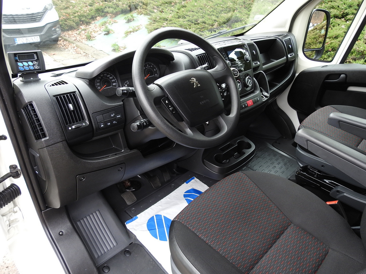 PEUGEOT BOXER REFRIGERATOR VAN -5*C TWO COMPARTMENTS CRUISE CONTROL AIR CONDITIONING 120HP - Komercauto refrižerators: foto 2 PEUGEOT BOXER REFRIGERATOR VAN -5*C TWO COMPARTMENTS CRUISE CONTROL AIR CONDITIONING 120HP - Komercauto refrižerators: foto 2