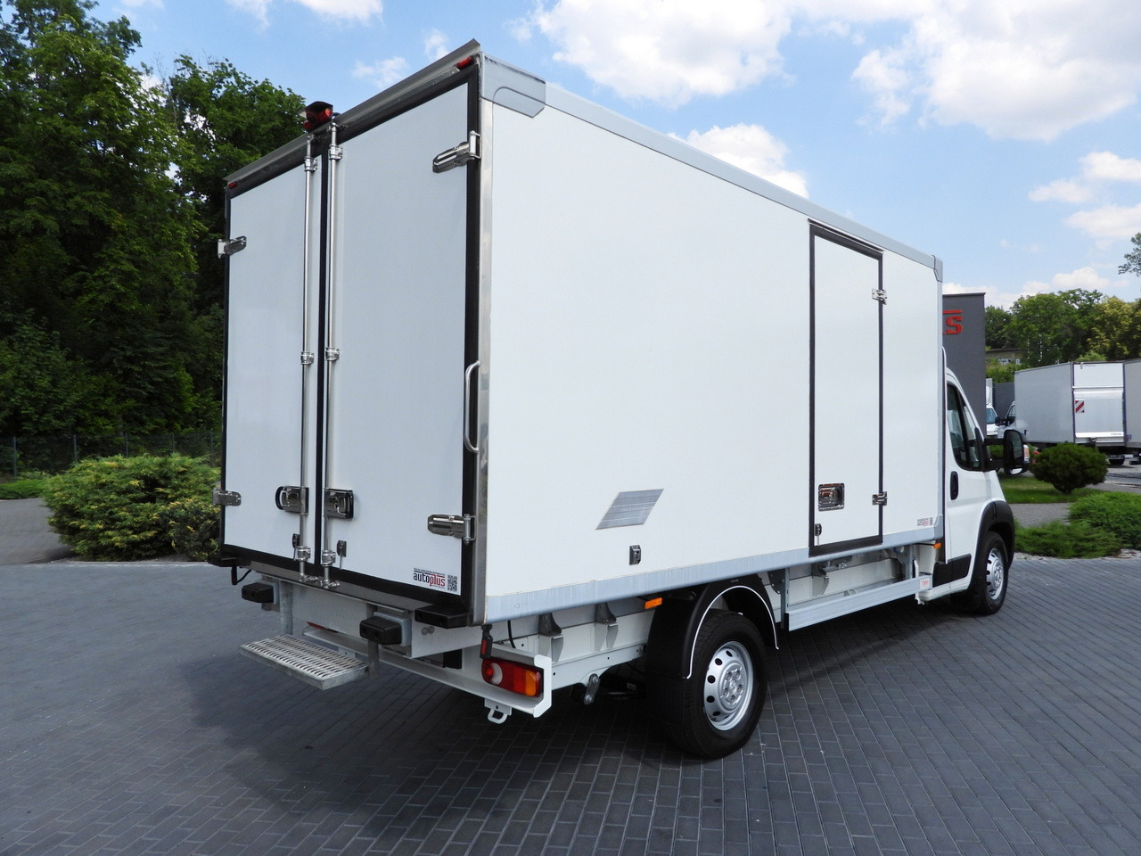 PEUGEOT BOXER REGRIGERATOR BOX 0*C 8 PALLETS CRUISE CONTROL LED LIGHTS AIR CONDITIONING 165HP - Komercauto refrižerators: foto 3 PEUGEOT BOXER REGRIGERATOR BOX 0*C 8 PALLETS CRUISE CONTROL LED LIGHTS AIR CONDITIONING 165HP - Komercauto refrižerators: foto 3