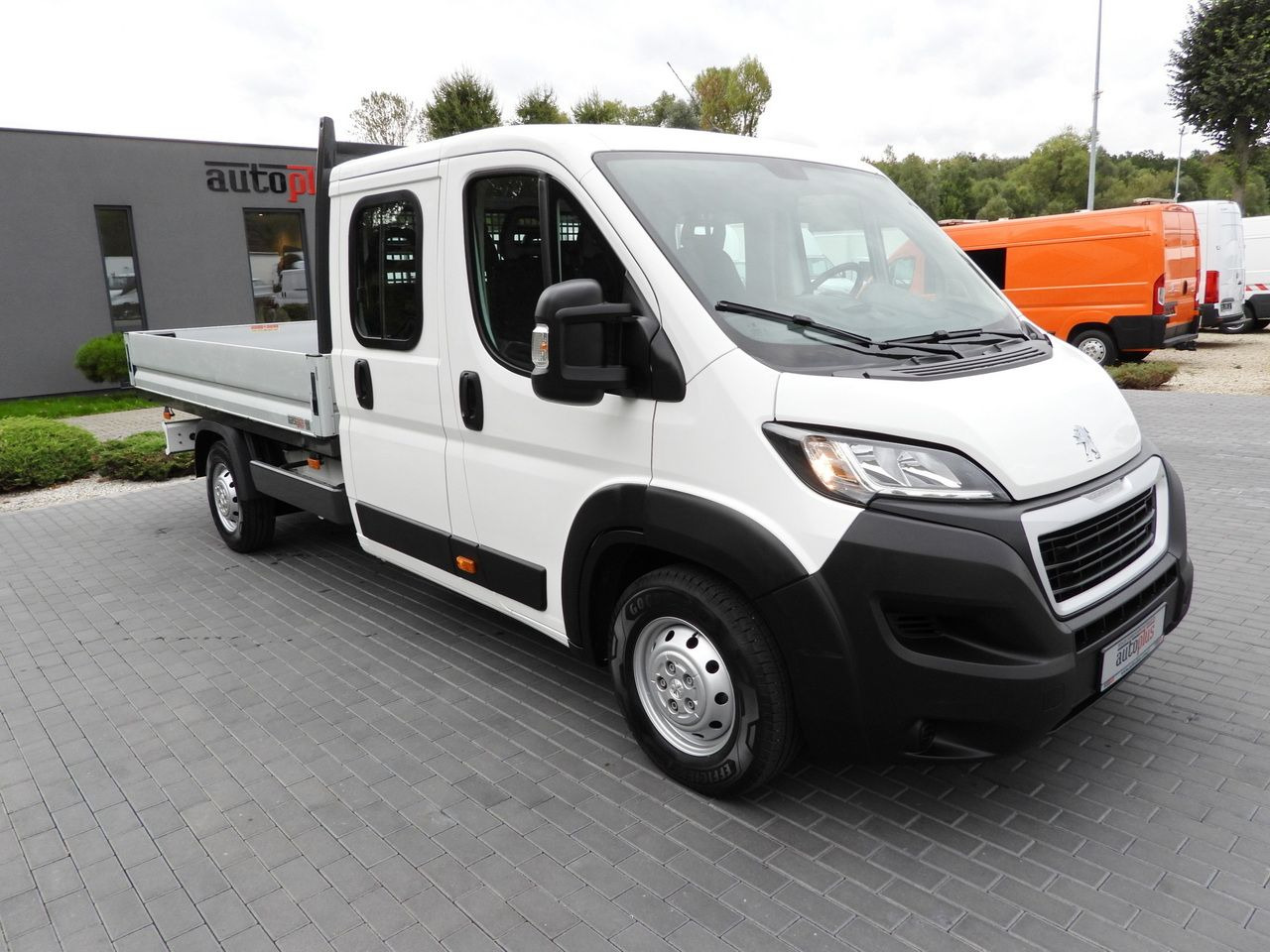 PEUGEOT BOXER STAKE BODY DOUBLE CABIN DOKA 7 SEATS CRUISE CONTROL AIR CONDITIONING  140HP - Kravas-pasažieru furgons: foto 4 PEUGEOT BOXER STAKE BODY DOUBLE CABIN DOKA 7 SEATS CRUISE CONTROL AIR CONDITIONING  140HP - Kravas-pasažieru furgons: foto 4