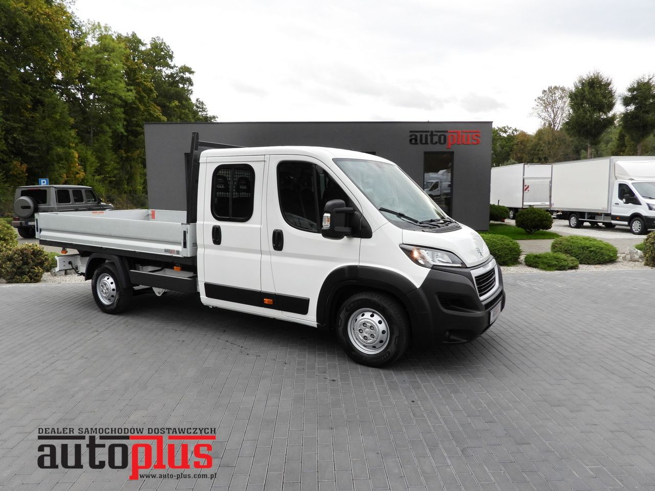 PEUGEOT BOXER STAKE BODY DOUBLE CABIN DOKA 7 SEATS CRUISE CONTROL AIR CONDITIONING 140HP - Automašīna ar kravas platformu: foto 1 PEUGEOT BOXER STAKE BODY DOUBLE CABIN DOKA 7 SEATS CRUISE CONTROL AIR CONDITIONING 140HP - Automašīna ar kravas platformu: foto 1