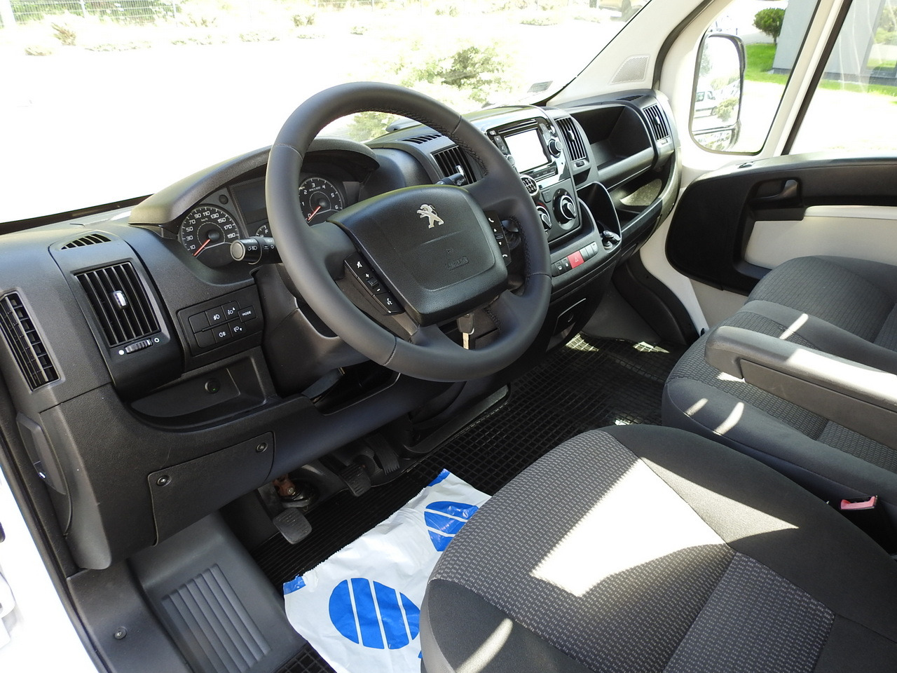 PEUGEOT BOXER THREE-WAY TIPPER AIR CONDITIONING 130HP - Kravas automašīna pašizgāzējs: foto 2 PEUGEOT BOXER THREE-WAY TIPPER AIR CONDITIONING 130HP - Kravas automašīna pašizgāzējs: foto 2