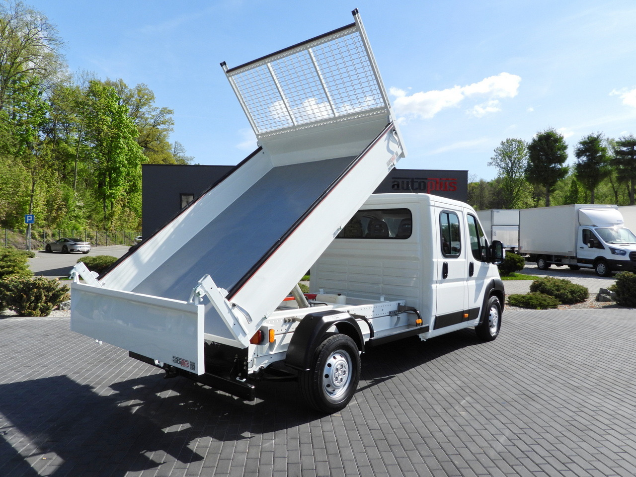 PEUGEOT BOXER  TIPPER DOUBLE CABIN DOKA 7 SEATS CRUISE CONTROL AIR CONDITIONING  140HP - Komercauto pašizgāzējs: foto 3 PEUGEOT BOXER  TIPPER DOUBLE CABIN DOKA 7 SEATS CRUISE CONTROL AIR CONDITIONING  140HP - Komercauto pašizgāzējs: foto 3