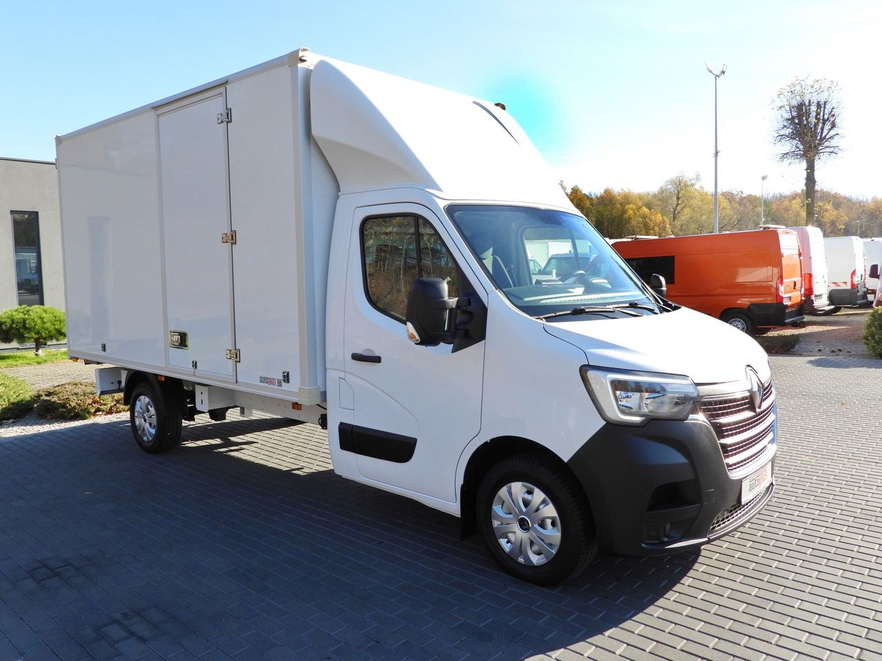 RENAULT MASTER BOX 8 PALLETS CRUISE CONTROL NAVIGATION LED LIGHTS AIR CONDITIONING 145HP - Furgons ar slēgtā virsbūve: foto 4 RENAULT MASTER BOX 8 PALLETS CRUISE CONTROL NAVIGATION LED LIGHTS AIR CONDITIONING 145HP - Furgons ar slēgtā virsbūve: foto 4