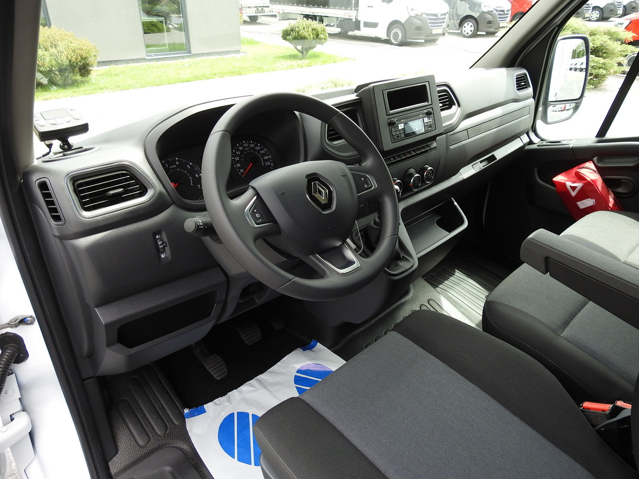 RENAULT MASTER NEW REGRIGERATOR BOX -10*C 8 PALLETS CRUISE CONTROL AIR CONDITIONING LED LIGHTS GUARANTEE 165HP - Komercauto refrižerators: foto 2 RENAULT MASTER NEW REGRIGERATOR BOX -10*C 8 PALLETS CRUISE CONTROL AIR CONDITIONING LED LIGHTS GUARANTEE 165HP - Komercauto refrižerators: foto 2