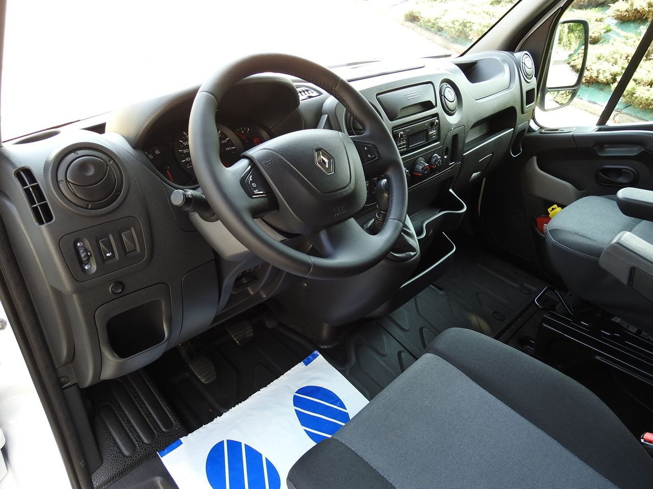 RENAULT MASTER - Furgons ar tentu: foto 2 RENAULT MASTER - Furgons ar tentu: foto 2