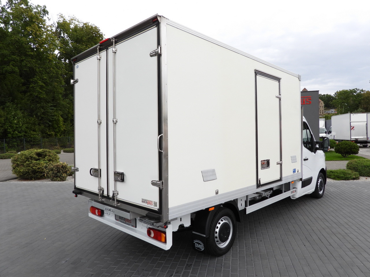 RENAULT MASTER REGRIGERATOR BOX 1*C LED LIGHTS AIR CONDITIONING 165HP - Komercauto refrižerators: foto 3 RENAULT MASTER REGRIGERATOR BOX 1*C LED LIGHTS AIR CONDITIONING 165HP - Komercauto refrižerators: foto 3