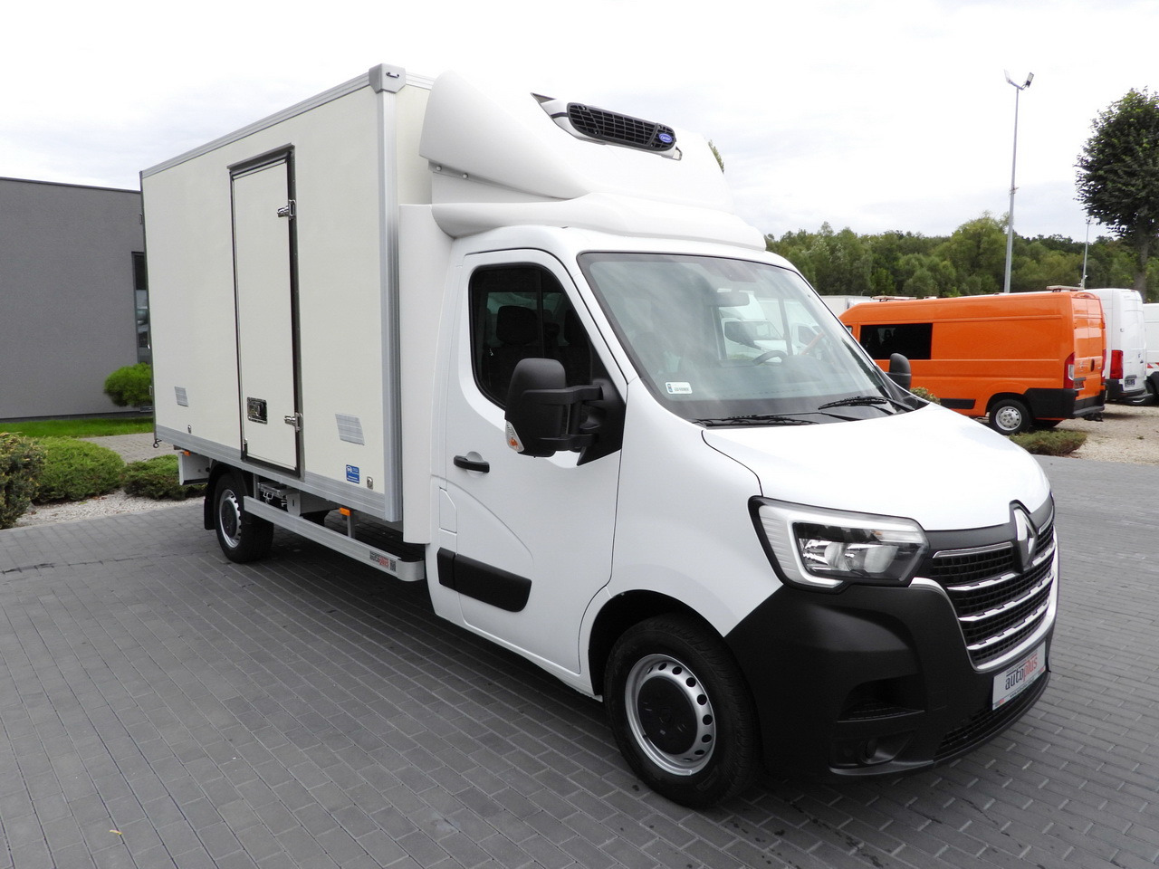 RENAULT MASTER REGRIGERATOR BOX 1*C LED LIGHTS AIR CONDITIONING 165HP - Komercauto refrižerators: foto 4 RENAULT MASTER REGRIGERATOR BOX 1*C LED LIGHTS AIR CONDITIONING 165HP - Komercauto refrižerators: foto 4