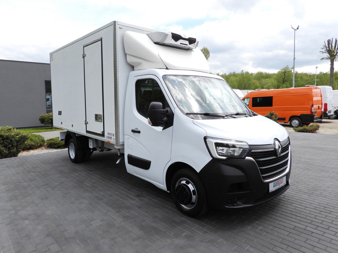 RENAULT MASTER REGRIGERATOR BOX -10*C CRUISE CONTROL LED LIGHTS TWIN WHEELS AIR CONDITIONING 145HP - Komercauto refrižerators: foto 4 RENAULT MASTER REGRIGERATOR BOX -10*C CRUISE CONTROL LED LIGHTS TWIN WHEELS AIR CONDITIONING 145HP - Komercauto refrižerators: foto 4