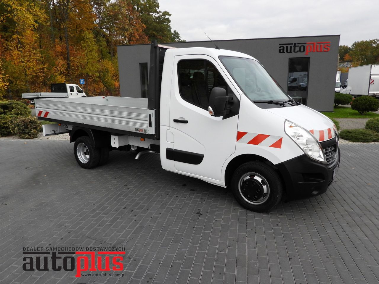 RENAULT MASTER STAKE BODY CRUISE CONTROL NAVIGATION TWIN WHEELS AIR CONDITIONING 130HP - Automašīna ar kravas platformu: foto 1 RENAULT MASTER STAKE BODY CRUISE CONTROL NAVIGATION TWIN WHEELS AIR CONDITIONING 130HP - Automašīna ar kravas platformu: foto 1