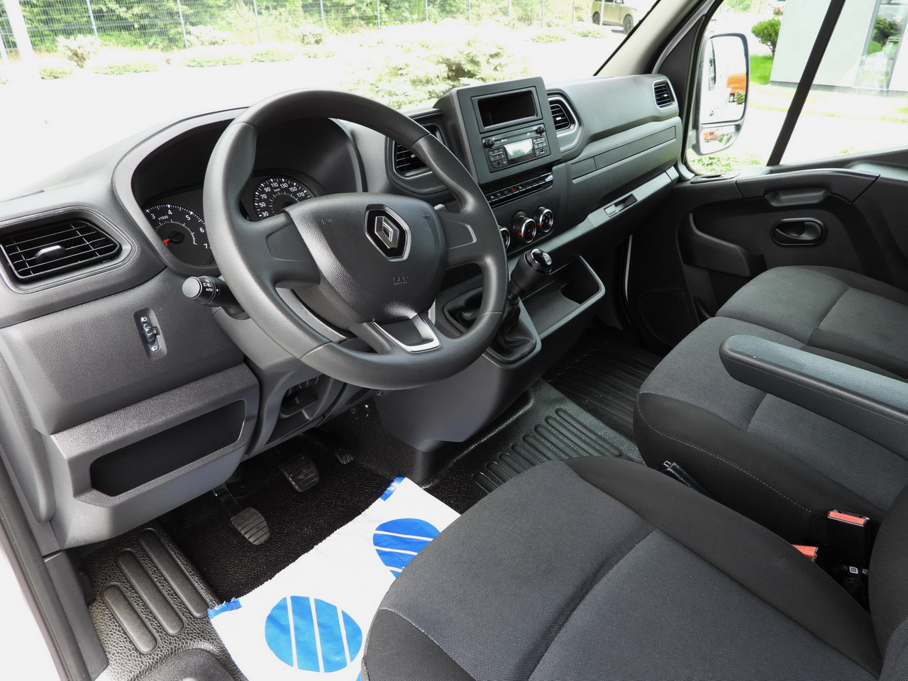 RENAULT MASTER STAKE BODY DOUBLE CABIN DOKA 7 SEATS LED LIGHTS AIR CONDITIONING 145HP - Automašīna ar kravas platformu: foto 2 RENAULT MASTER STAKE BODY DOUBLE CABIN DOKA 7 SEATS LED LIGHTS AIR CONDITIONING 145HP - Automašīna ar kravas platformu: foto 2