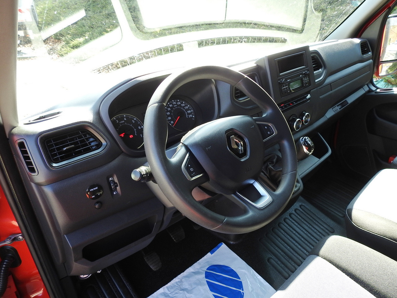 RENAULT MASTER TARPAULIN 10 PALLETS WEBASTO CRUISE CONTROL AIR CONDITIONING LED LIGHTS PNEUMATICS  165HP - Furgons ar tentu: foto 2 RENAULT MASTER TARPAULIN 10 PALLETS WEBASTO CRUISE CONTROL AIR CONDITIONING LED LIGHTS PNEUMATICS  165HP - Furgons ar tentu: foto 2