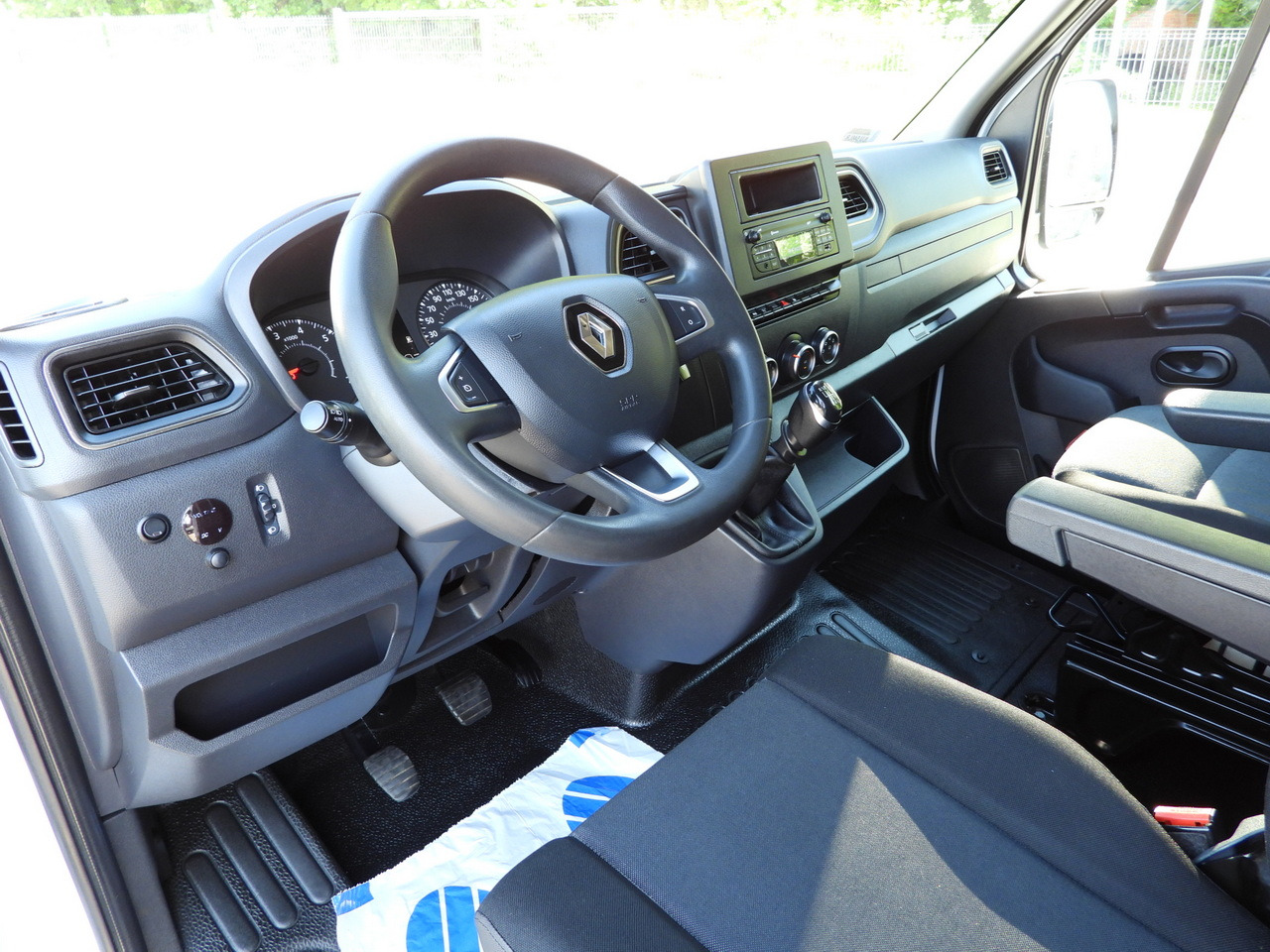 RENAULT MASTER TARPAULIN 10 PALLETS WEBASTO CRUISE CONTROL LED LIGHTS PNEUMATICS AIR CONDITIONING 165HP - Furgons ar tentu: foto 2 RENAULT MASTER TARPAULIN 10 PALLETS WEBASTO CRUISE CONTROL LED LIGHTS PNEUMATICS AIR CONDITIONING 165HP - Furgons ar tentu: foto 2