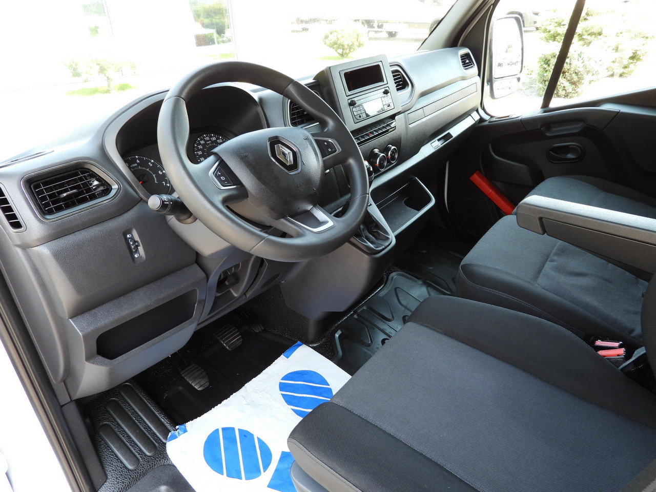 RENAULT MASTER TARPAULIN LIFT 10 PALLETS WEBASTO CRUISE CONTROL LED LIGHTS PNEUMATICS AIR CONDITIONING 165HP - Furgons ar tentu: foto 2 RENAULT MASTER TARPAULIN LIFT 10 PALLETS WEBASTO CRUISE CONTROL LED LIGHTS PNEUMATICS AIR CONDITIONING 165HP - Furgons ar tentu: foto 2