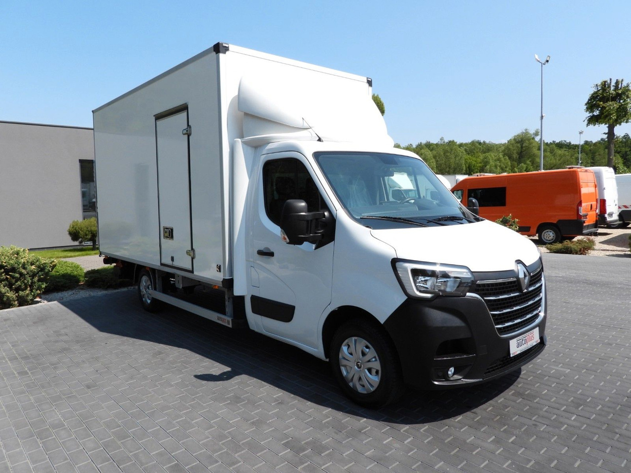 Renault MASTER KOFFER AUFZUG 8 PALETTEN TEMPOMAT LED - Furgons ar slēgtā virsbūve: foto 4 Renault MASTER KOFFER AUFZUG 8 PALETTEN TEMPOMAT LED - Furgons ar slēgtā virsbūve: foto 4