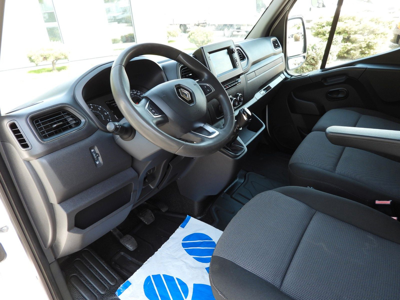 Renault MASTER KOFFER AUFZUG 8 PALETTEN TEMPOMAT NAVI - Furgons ar slēgtā virsbūve: foto 2 Renault MASTER KOFFER AUFZUG 8 PALETTEN TEMPOMAT NAVI - Furgons ar slēgtā virsbūve: foto 2