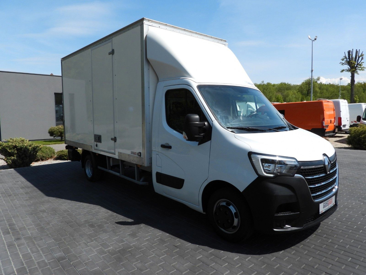 Renault MASTER KOFFER AUFZUG 8 PALETTEN TEMPOMAT NAVI - Furgons ar slēgtā virsbūve: foto 4 Renault MASTER KOFFER AUFZUG 8 PALETTEN TEMPOMAT NAVI - Furgons ar slēgtā virsbūve: foto 4