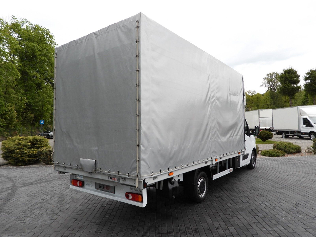 Renault MASTER PRITSCHE PLANE 10 PALETTEN WEBASTO A/C - Furgons ar tentu: foto 3 Renault MASTER PRITSCHE PLANE 10 PALETTEN WEBASTO A/C - Furgons ar tentu: foto 3