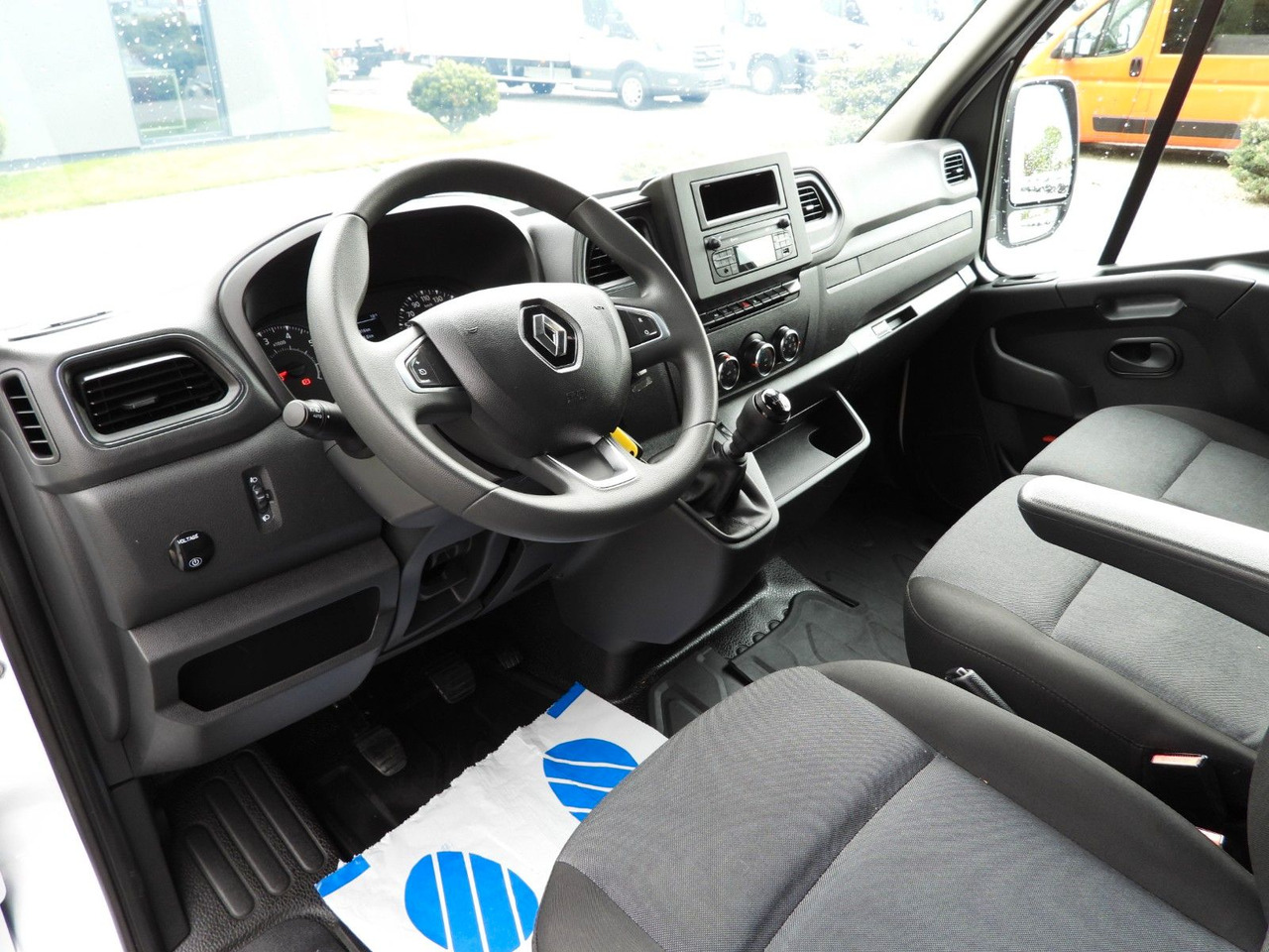 Renault MASTER PRITSCHE PLANE 10 PALETTEN WEBASTO A/C - Furgons ar tentu: foto 2 Renault MASTER PRITSCHE PLANE 10 PALETTEN WEBASTO A/C - Furgons ar tentu: foto 2