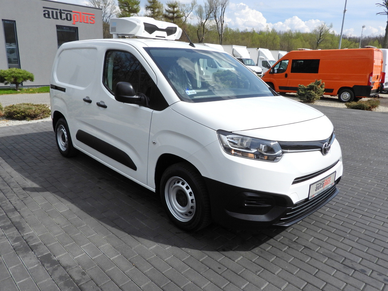 TOYOTA PROACE CITY REFRIGERATOR VAN -15*C POWER SUPPLY 230V CRUISE CONTROL AIR CONDITIONING 100HP - Komercauto refrižerators: foto 4 TOYOTA PROACE CITY REFRIGERATOR VAN -15*C POWER SUPPLY 230V CRUISE CONTROL AIR CONDITIONING 100HP - Komercauto refrižerators: foto 4