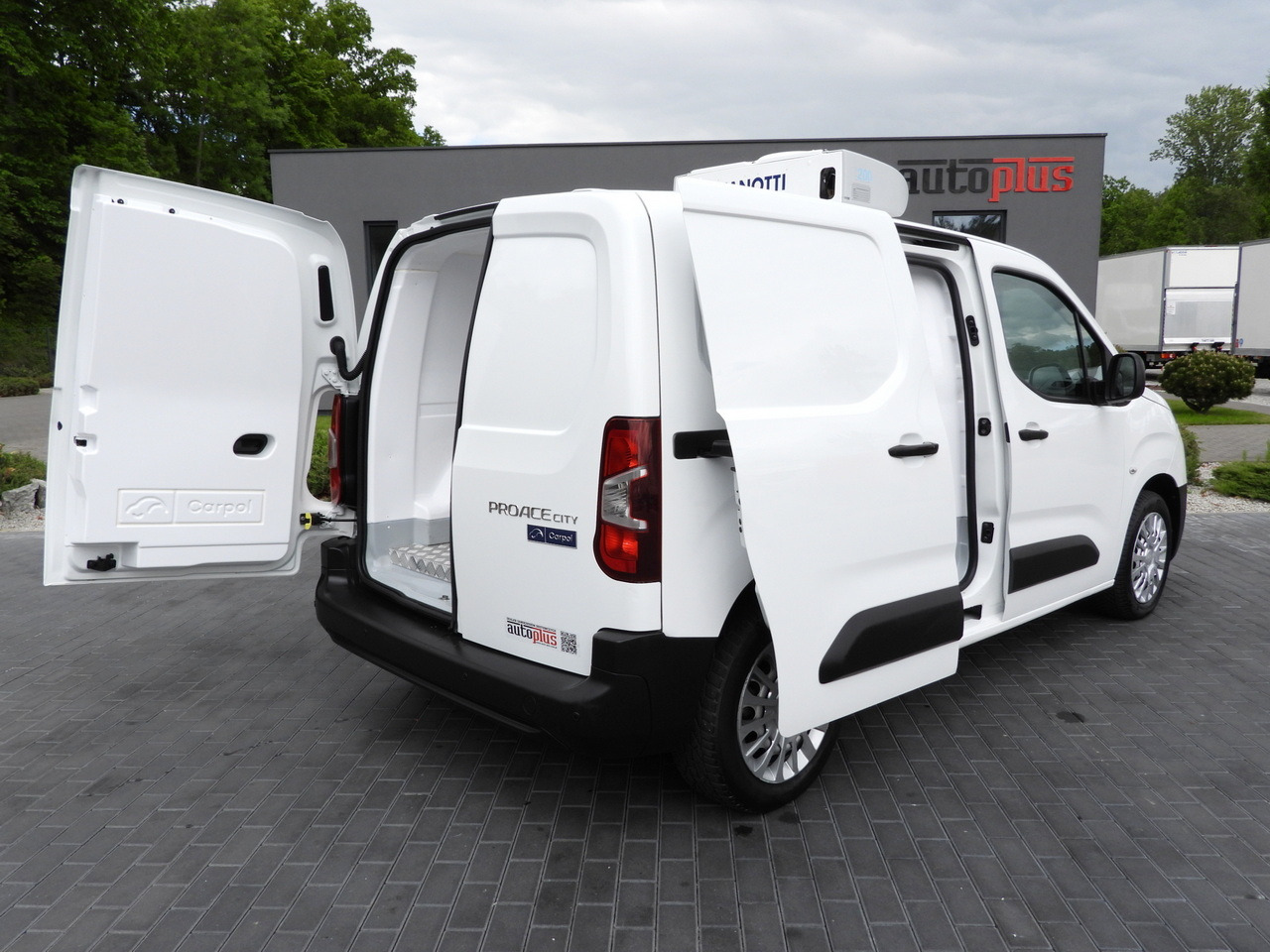 TOYOTA PROACE CITY REFRIGERATOR VAN -15*C POWER SUPPLY 230V CRUISE CONTROL AIR CONDITIONING 100HP - Komercauto refrižerators: foto 3 TOYOTA PROACE CITY REFRIGERATOR VAN -15*C POWER SUPPLY 230V CRUISE CONTROL AIR CONDITIONING 100HP - Komercauto refrižerators: foto 3