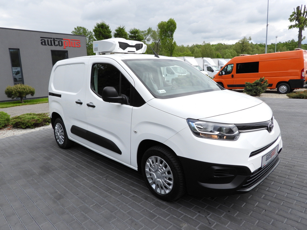 TOYOTA PROACE CITY REFRIGERATOR VAN -15*C POWER SUPPLY 230V CRUISE CONTROL AIR CONDITIONING 100HP - Komercauto refrižerators: foto 4 TOYOTA PROACE CITY REFRIGERATOR VAN -15*C POWER SUPPLY 230V CRUISE CONTROL AIR CONDITIONING 100HP - Komercauto refrižerators: foto 4