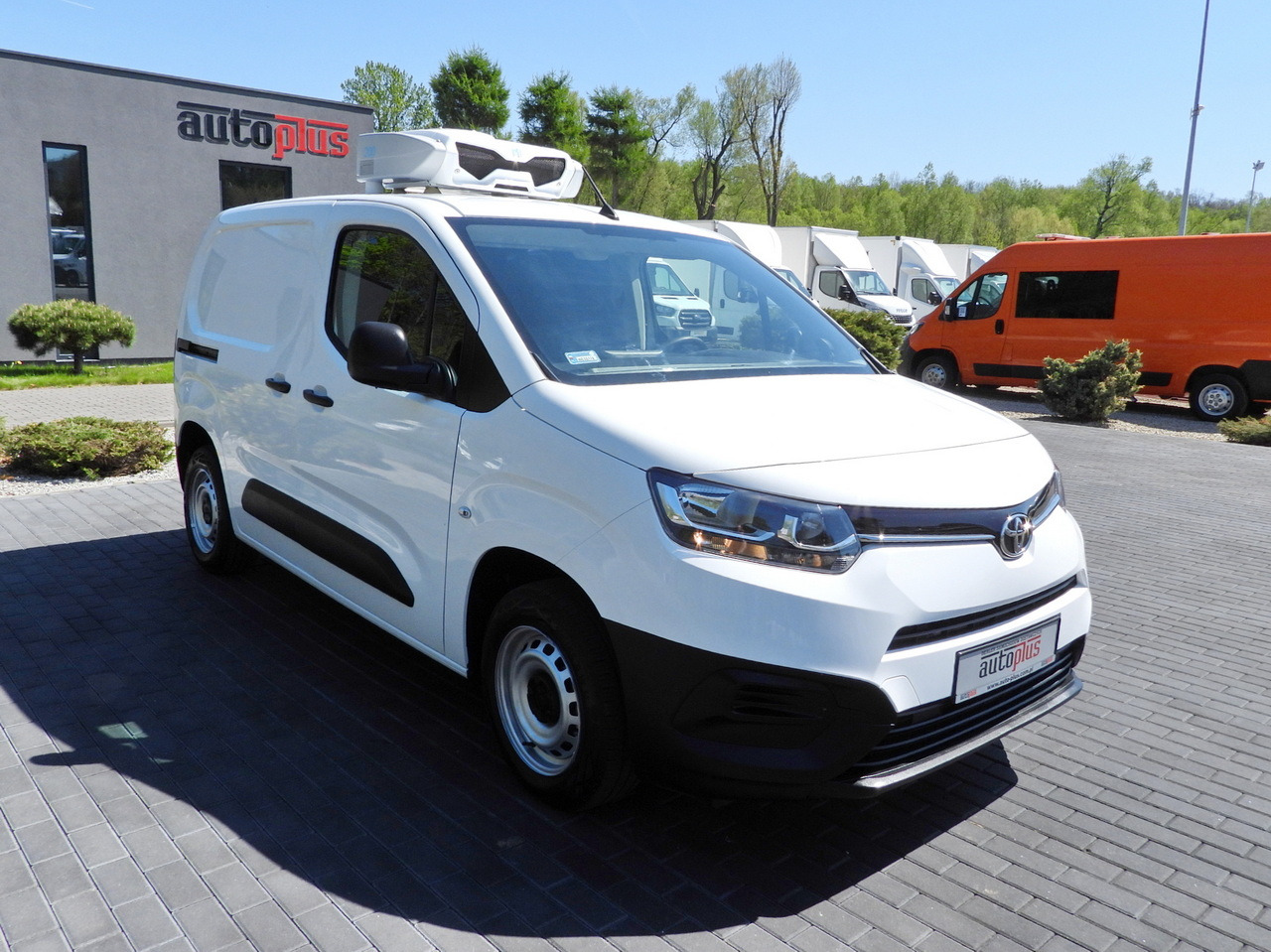 TOYOTA PROACE CITY REFRIGERATOR VAN -15*C POWER SUPPLY 230V CRUISE CONTROL AIR CONDITIONING 100HP - Komercauto refrižerators: foto 4 TOYOTA PROACE CITY REFRIGERATOR VAN -15*C POWER SUPPLY 230V CRUISE CONTROL AIR CONDITIONING 100HP - Komercauto refrižerators: foto 4