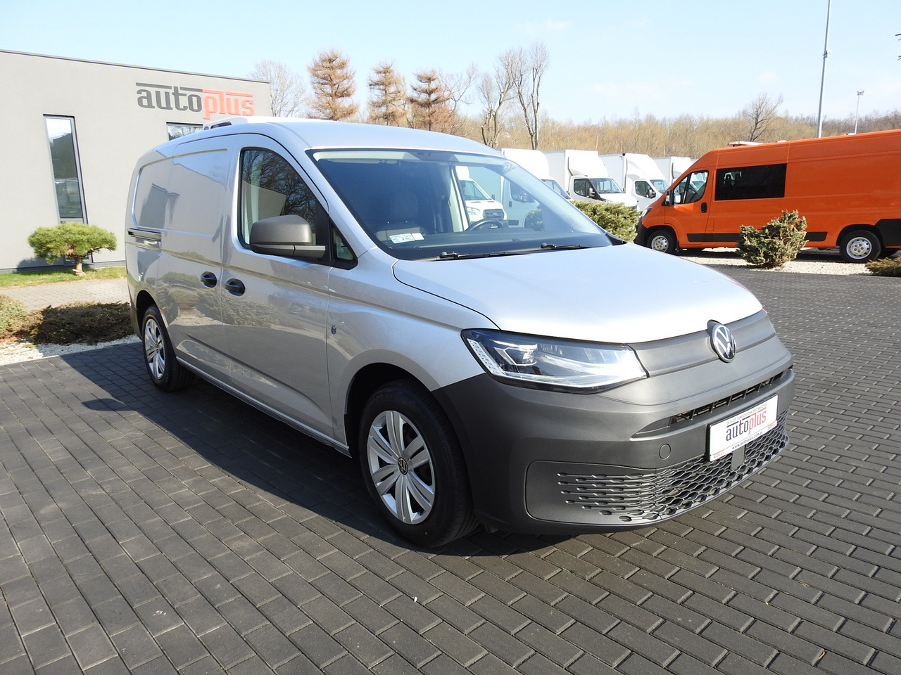 VOLKSWAGEN CADDY REFRIGERATOR VAN -20*C HEATING FUNCTION POWER SUPPLY 230V CRUISE CONTROL LED LIGHTS AIR CONDITIONING 100HP - Komercauto refrižerators: foto 4 VOLKSWAGEN CADDY REFRIGERATOR VAN -20*C HEATING FUNCTION POWER SUPPLY 230V CRUISE CONTROL LED LIGHTS AIR CONDITIONING 100HP - Komercauto refrižerators: foto 4