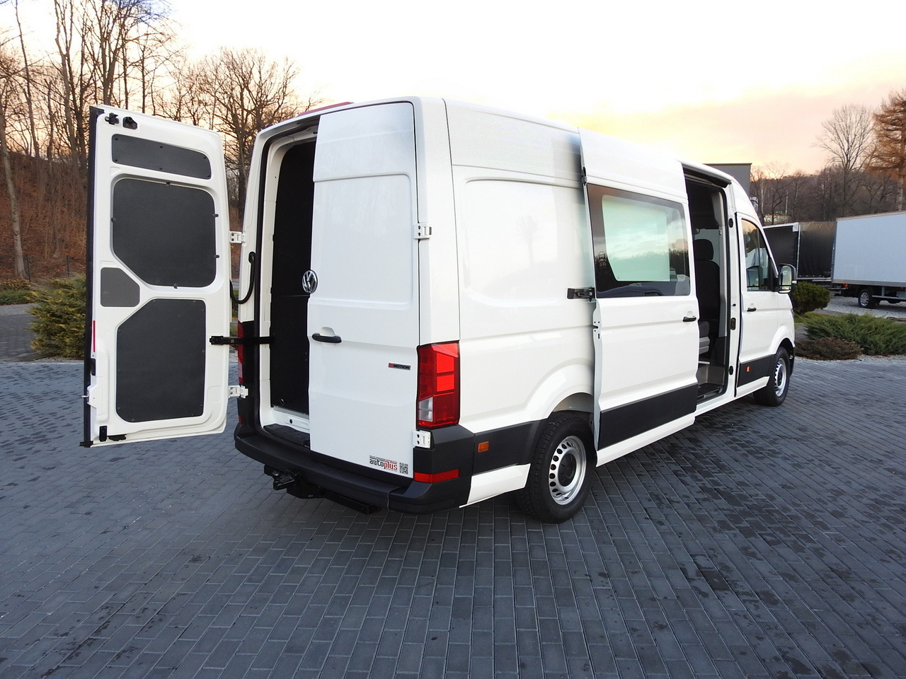 VOLKSWAGEN CRAFTER 4X4 4MOTION BOX DELIVERY VAN 7 SEATS AIR CONDITIONING 140HP - Kravas mikroautobuss: foto 3 VOLKSWAGEN CRAFTER 4X4 4MOTION BOX DELIVERY VAN 7 SEATS AIR CONDITIONING 140HP - Kravas mikroautobuss: foto 3
