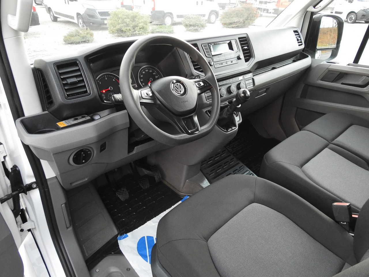 VOLKSWAGEN CRAFTER 4X4 4MOTION BOX DELIVERY VAN 7 SEATS AIR CONDITIONING 140HP - Kravas mikroautobuss: foto 2 VOLKSWAGEN CRAFTER 4X4 4MOTION BOX DELIVERY VAN 7 SEATS AIR CONDITIONING 140HP - Kravas mikroautobuss: foto 2