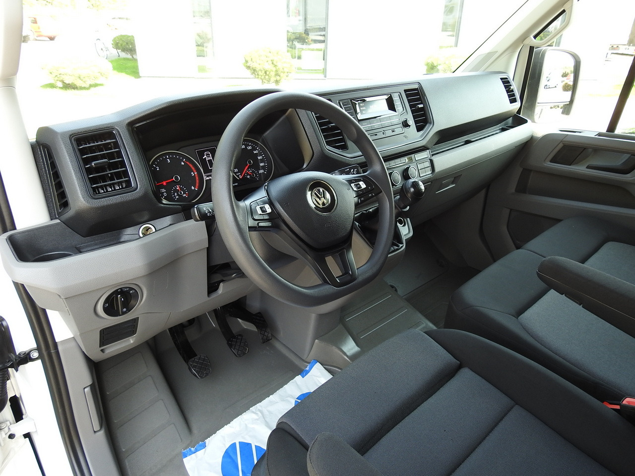 VOLKSWAGEN CRAFTER TARPAULIN 10 PALLETS WEBASTO CRUISE CONTROL AIR CONDITIONING LED LIGHTS 180HP - Furgons ar tentu: foto 2 VOLKSWAGEN CRAFTER TARPAULIN 10 PALLETS WEBASTO CRUISE CONTROL AIR CONDITIONING LED LIGHTS 180HP - Furgons ar tentu: foto 2