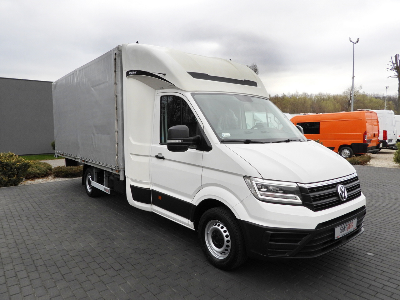 VOLKSWAGEN CRAFTER TARPAULIN 10 PALLETS WEBASTO CRUISE CONTROL LED LIGHTS 180HP - Furgons ar tentu: foto 4 VOLKSWAGEN CRAFTER TARPAULIN 10 PALLETS WEBASTO CRUISE CONTROL LED LIGHTS 180HP - Furgons ar tentu: foto 4