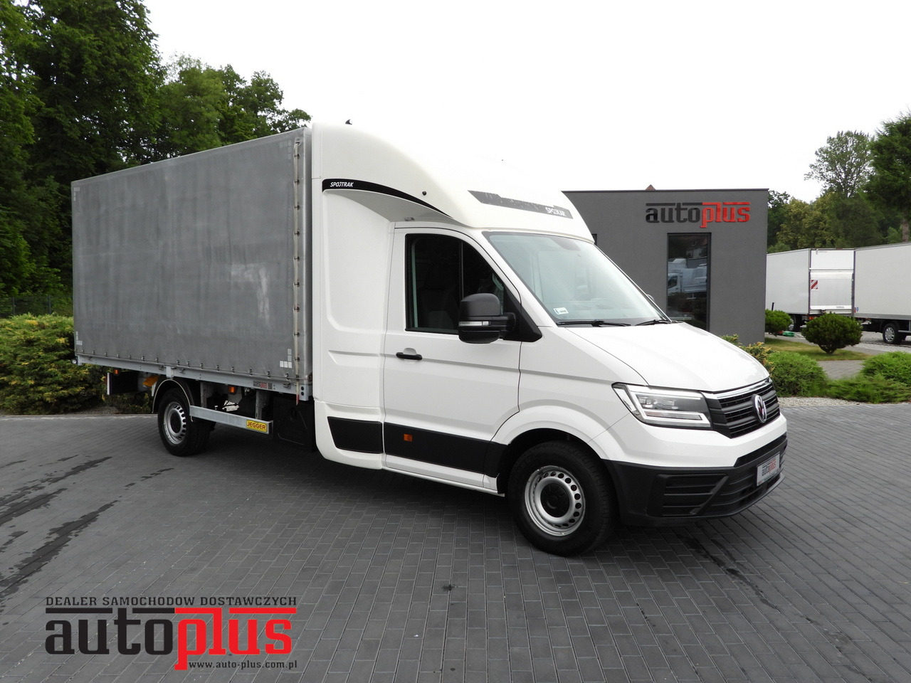 VOLKSWAGEN CRAFTER TARPAULIN 8 PALLETS WEBASTO CRUISE CONTROL LED LIGHTS AIR CONDITIONING 180HP - Furgons ar tentu: foto 1 VOLKSWAGEN CRAFTER TARPAULIN 8 PALLETS WEBASTO CRUISE CONTROL LED LIGHTS AIR CONDITIONING 180HP - Furgons ar tentu: foto 1