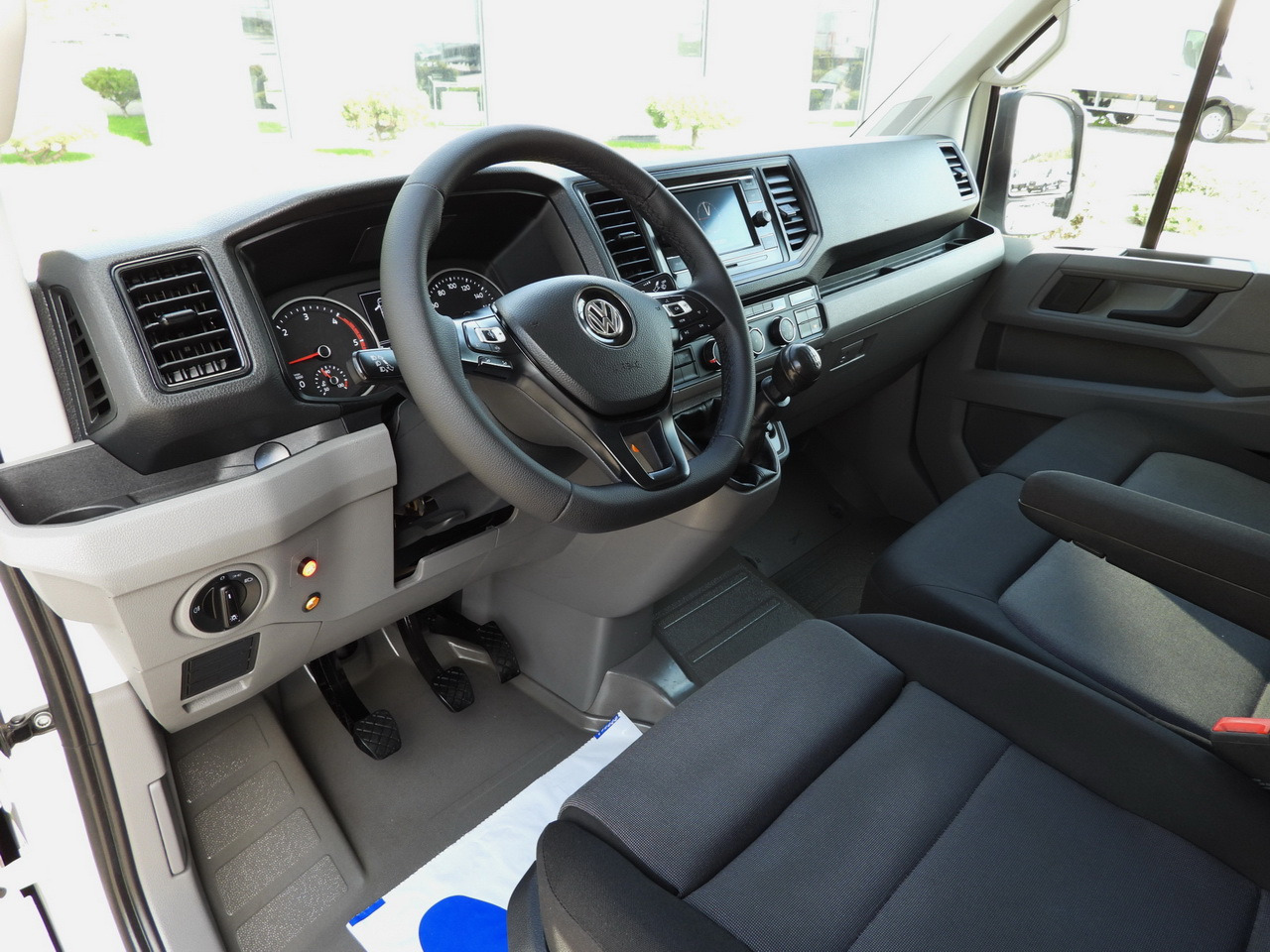 VOLKSWAGEN CRAFTER TARPAULIN LIFT 8 PALLETS CRUISE CONTROL LED LIGHTS TWIN WHEELS AIR CONDITIONING 180HP - Furgons ar tentu: foto 2 VOLKSWAGEN CRAFTER TARPAULIN LIFT 8 PALLETS CRUISE CONTROL LED LIGHTS TWIN WHEELS AIR CONDITIONING 180HP - Furgons ar tentu: foto 2