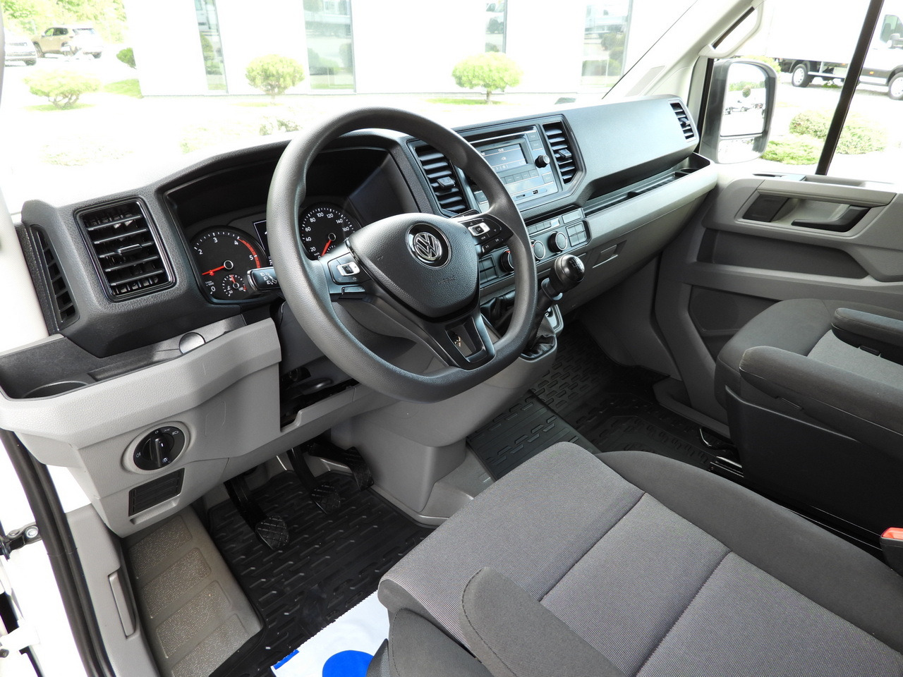 VOLKSWAGEN CRAFTER TARPAULIN LIFT 8 PALLETS WEBASTO CRUISE CONTROL LED LIGHTS AIR CONDITIONING 180HP - Furgons ar tentu: foto 2 VOLKSWAGEN CRAFTER TARPAULIN LIFT 8 PALLETS WEBASTO CRUISE CONTROL LED LIGHTS AIR CONDITIONING 180HP - Furgons ar tentu: foto 2