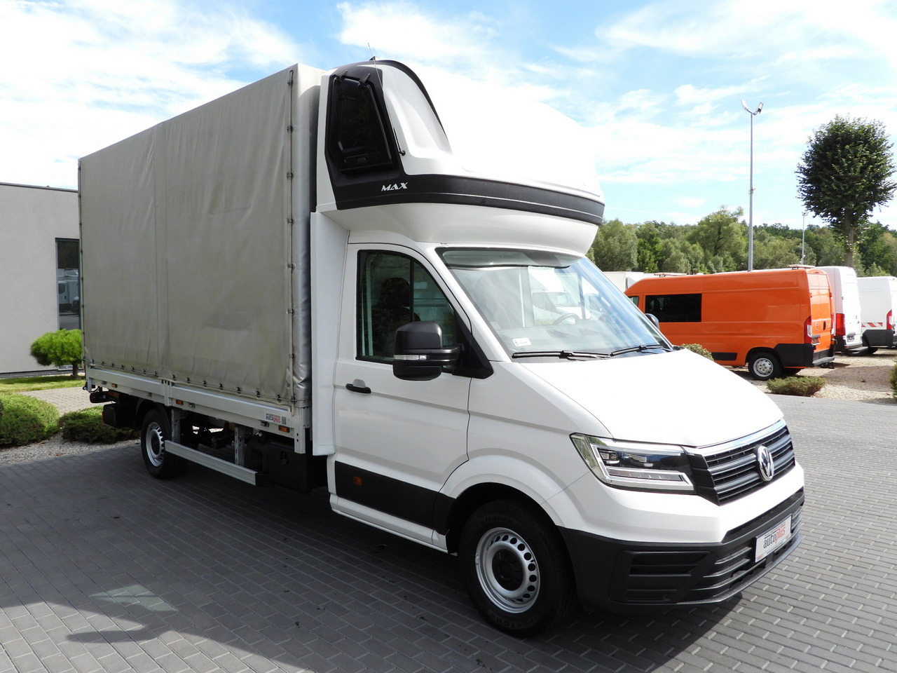 VOLKSWAGEN CRAFTER TARPAULIN LIFT 8 PALLETS WEBASTO CRUISE CONTROL LED LIGHTS AIR CONDITIONING 180HP - Furgons ar tentu: foto 4 VOLKSWAGEN CRAFTER TARPAULIN LIFT 8 PALLETS WEBASTO CRUISE CONTROL LED LIGHTS AIR CONDITIONING 180HP - Furgons ar tentu: foto 4
