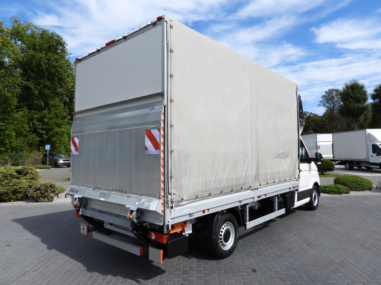 VOLKSWAGEN CRAFTER TARPAULIN LIFT 8 PALLETS WEBASTO CRUISE CONTROL LED LIGHTS AIR CONDITIONING 180HP - Furgons ar tentu: foto 3 VOLKSWAGEN CRAFTER TARPAULIN LIFT 8 PALLETS WEBASTO CRUISE CONTROL LED LIGHTS AIR CONDITIONING 180HP - Furgons ar tentu: foto 3