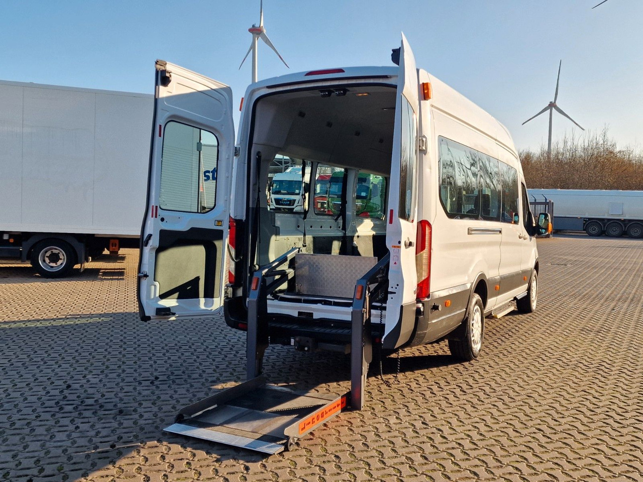 Ford Transit / Transport von Personen im Rollstuhl - Kravas mikroautobuss: foto 1 Ford Transit / Transport von Personen im Rollstuhl - Kravas mikroautobuss: foto 1
