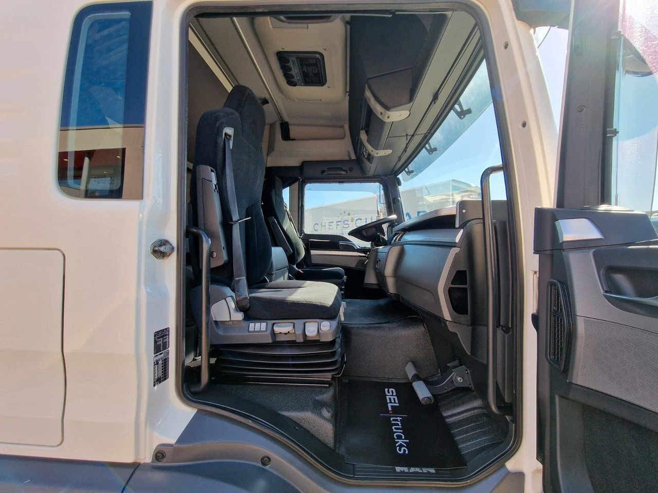 Kravas automašīna refrižerators MAN TGL 12.250 4X2 BL / Ladebordwand: foto 18