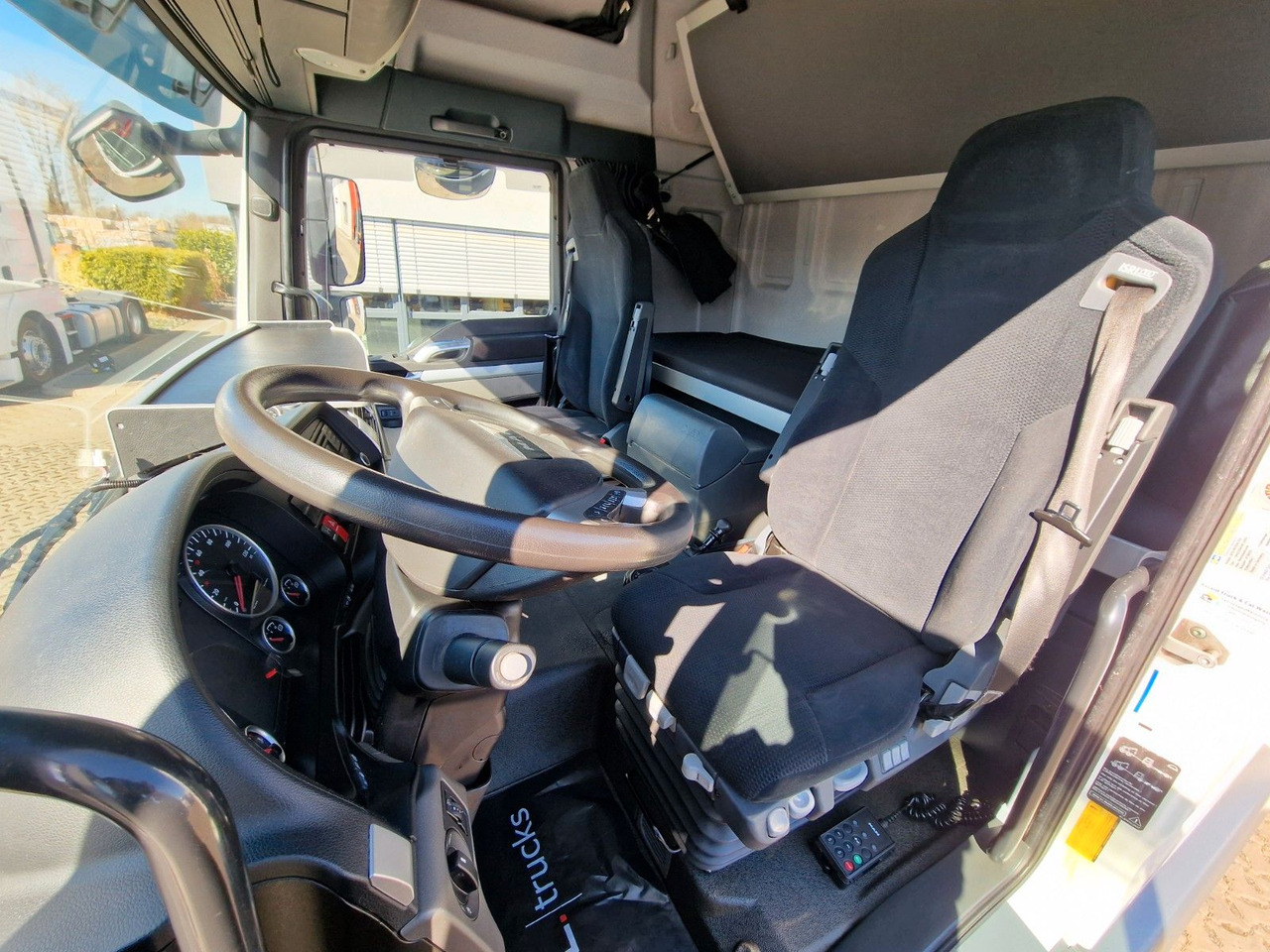 Kravas automašīna refrižerators MAN TGL 12.250 4X2 BL / Ladebordwand: foto 17