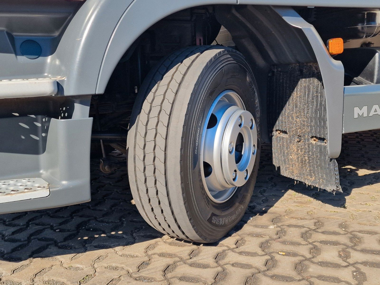 Kravas automašīna refrižerators MAN TGL 12.250 4X2 BL / Ladebordwand: foto 27