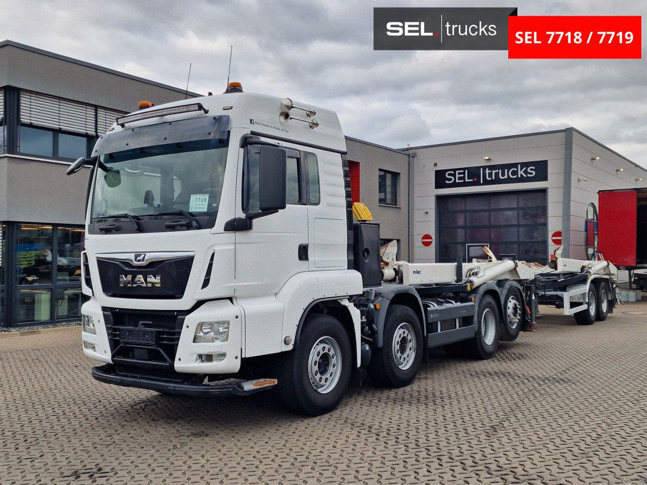 MAN TGS 35.500.8X2-6 BL / Silosteller / Lenkachse - Kravas automašīna pašizgāzējs: foto 1 MAN TGS 35.500.8X2-6 BL / Silosteller / Lenkachse - Kravas automašīna pašizgāzējs: foto 1