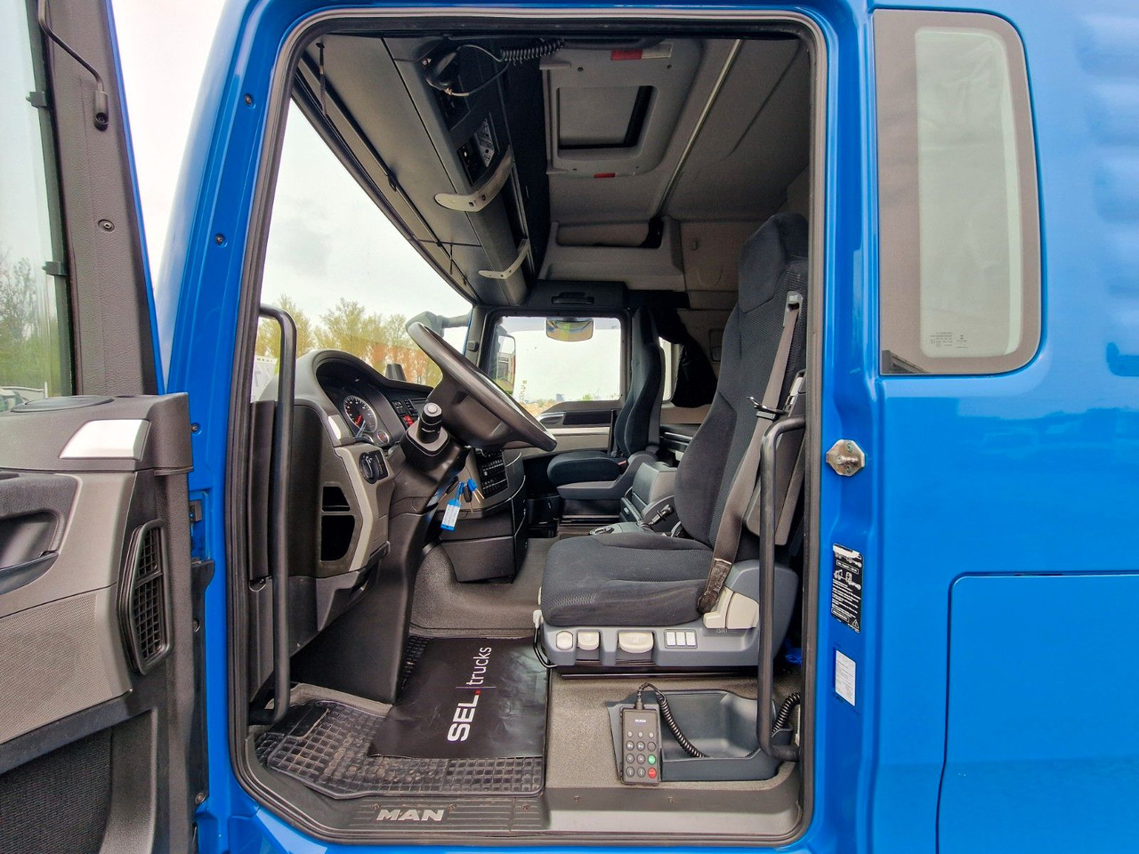 Kravas automašīna ar tentu MAN TGX 18.440 4X2 LL-U /Intarder/Hubdach/Durchlade: foto 14