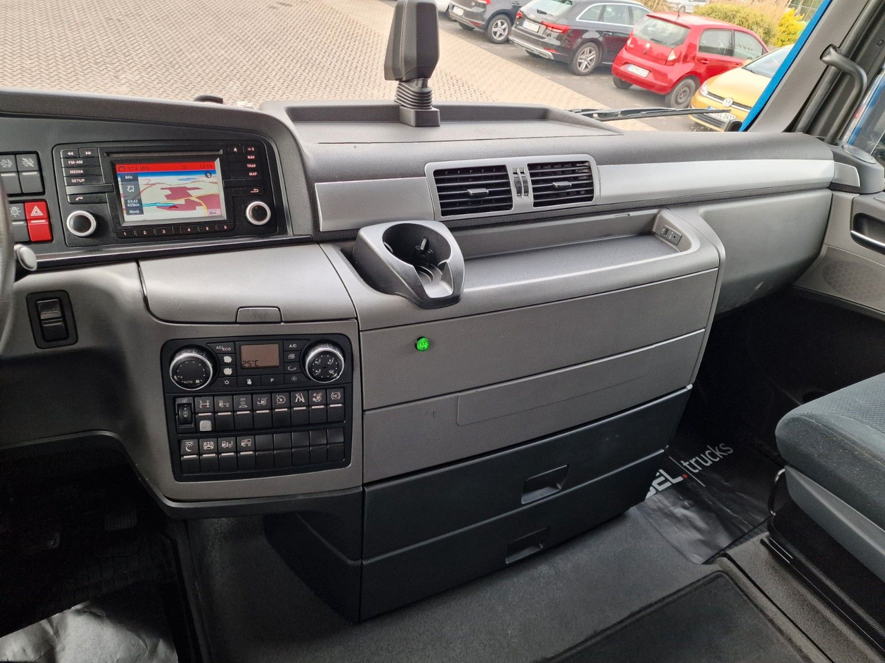 Kravas automašīna ar tentu MAN TGX 18.440 4X2 LL-U /Intarder/Hubdach/Durchlade: foto 21