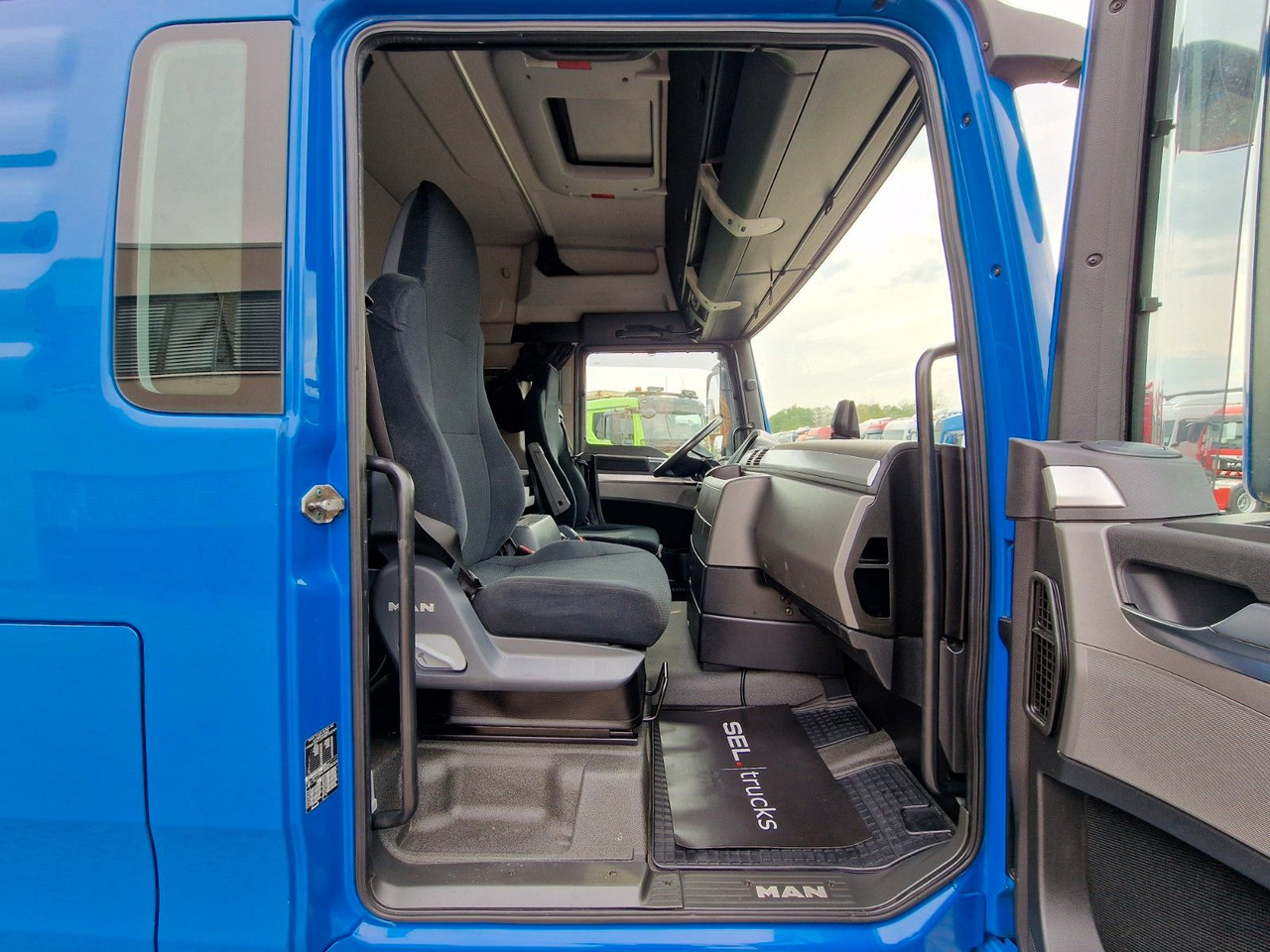 Kravas automašīna ar tentu MAN TGX 18.440 4X2 LL-U /Intarder/Hubdach/Durchlade: foto 16