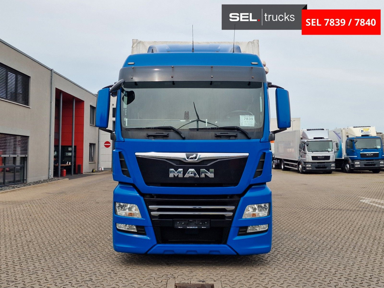 MAN TGX 18.500 4x2 LL-U /Intarder/Druchlade/Hubdach - Kravas automašīna ar tentu: foto 2 MAN TGX 18.500 4x2 LL-U /Intarder/Druchlade/Hubdach - Kravas automašīna ar tentu: foto 2