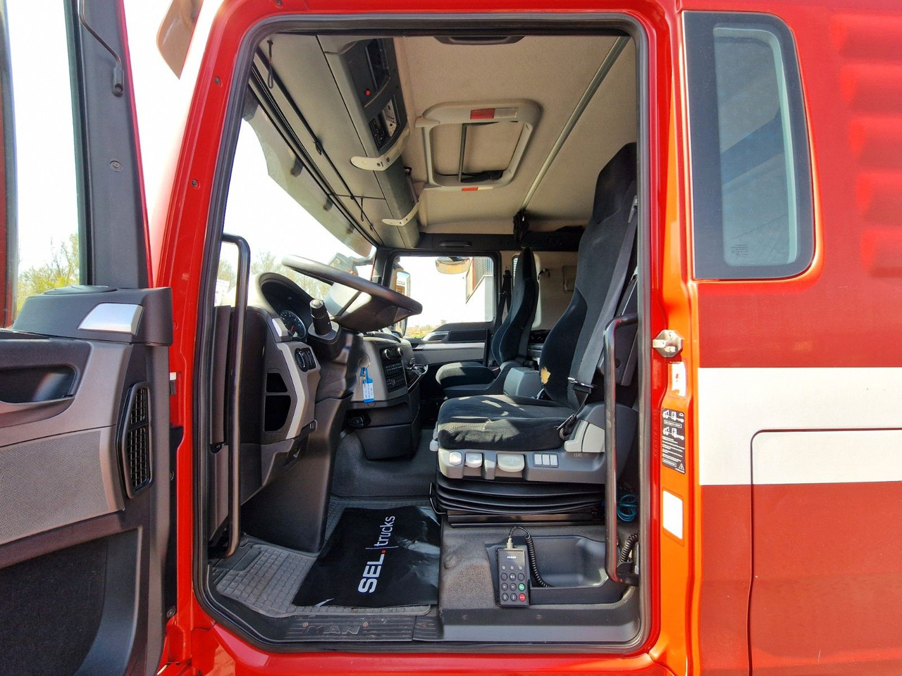 Kravas auto ar manipulatoru MAN TGX 26.400 6x2-2 BL/ Intarder / HIAB / Lenkachse: foto 15